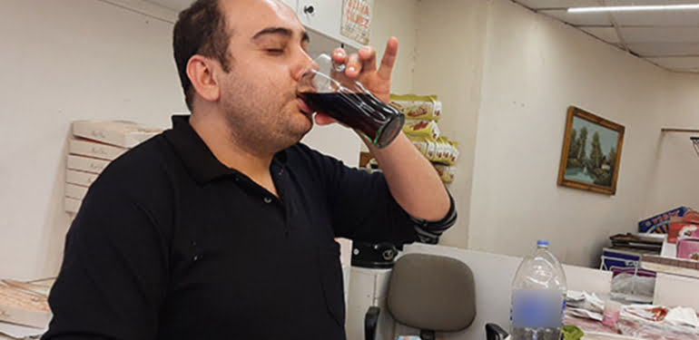 Kola bağımlısı ne yemek yiyor ne su içiyor!