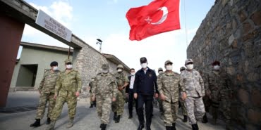 Bakan Akar ve TSK'nın komuta kademesinin sınır bölgesindeki yoğun mesaisi