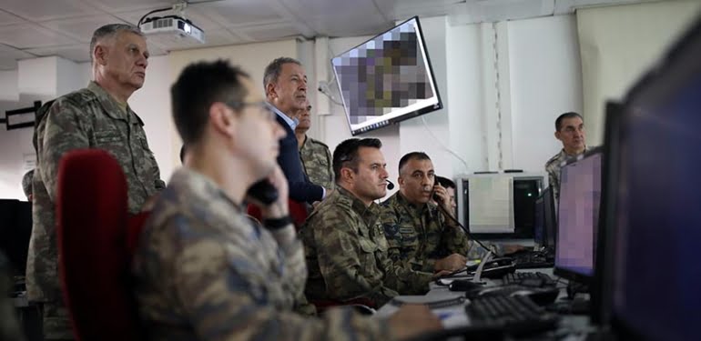 Bakan ve komutanlar sıfır noktasında