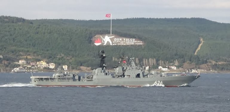 ‘Koramiral Kulakov’ Çanakkale Boğazı’ndan geçti