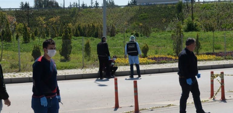 Koronavirüs hastası cam kırığını boğazına dayayıp, hastaneden kaçtı