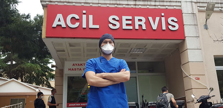 kovid-geciren-28-yasindaki-acil-hekimi-uyardi-nasilsa-genciz-ayakta-atlatiriz-demeyin_8988_dhaphoto1