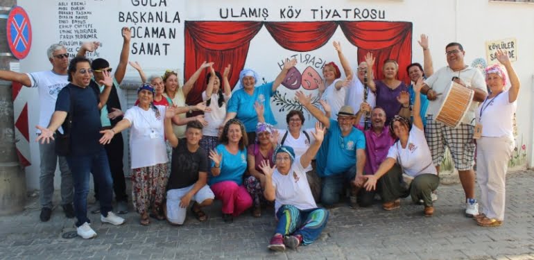 Köy Tiyatrosu’nun kadınlarının örnek başarısı