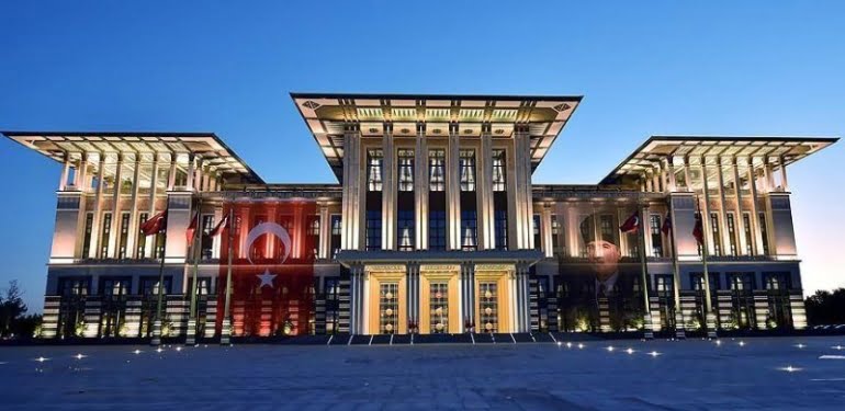 Akit yazarı Dilipak’tan Saray’a uyarı: Danışmanlarınıza dikkat edin!