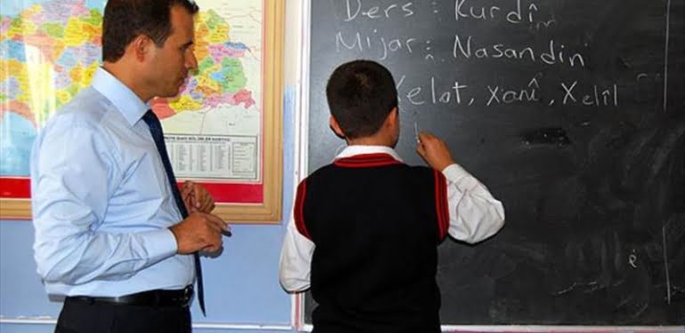 Kürtçenin öğretilmesi ile Kürtçe eğitim aynı değil