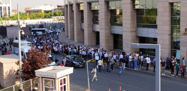 Adliyeye akın… Bakan’dan uyarı geldi