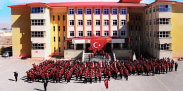 liselilerin-istiklal-marsi-klibi-tiklanma-rekoru-kirdi