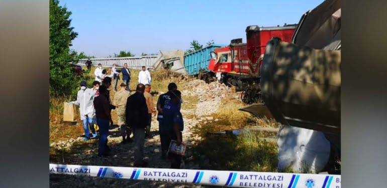 Malatya’da yük trenleri çarpıştı, ölü ve yaralılar var