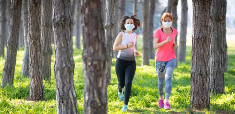 ‘Maskesiz spor yapmak yayılan virüs miktarını artırıyor’