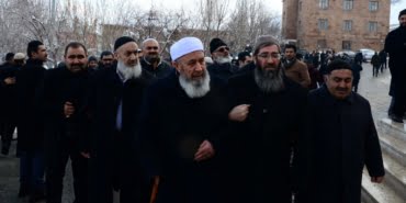 Kanaat önderi Abdülkerim Çevik yüzlerce kişinin kucaklaşmasına vesile oldu
