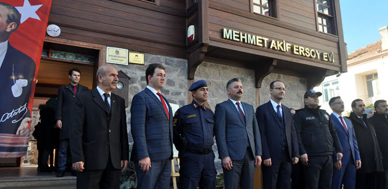 mehmet-akif-ersoy-cocuklugunun-gectigi-muze-evde-anildi_1264_dhaphoto4