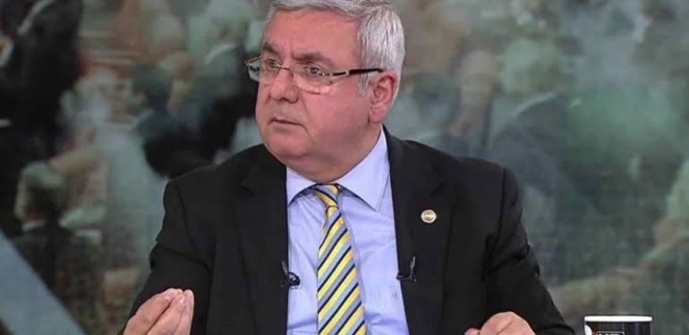 AKP’li Metiner’den partisine zehir zemberek yazı: FETÖ renk değiştirdi, dava arkadaşlarımız biçildi!