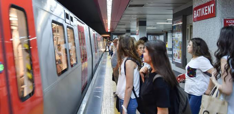Kızılay – Batıkent metrosunda kaç kişi kitap okuyor?