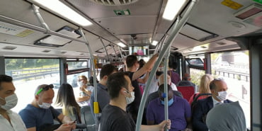 metrobusteki-yogunluk-arac-icerisinden-fotograflandi_7396_dhaphoto2
