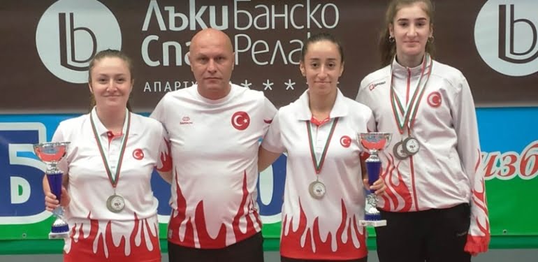milli-badmintonculardan-2-altin-ve-2-bronz-madalya_1449_dhaphoto1