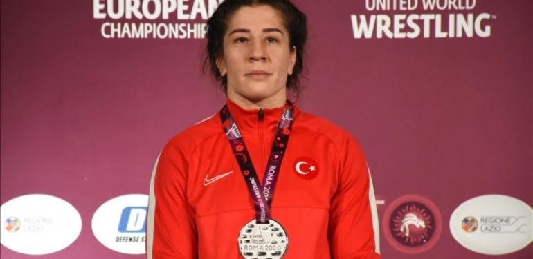 Milli güreşçimiz göğsümüzü kabarttı