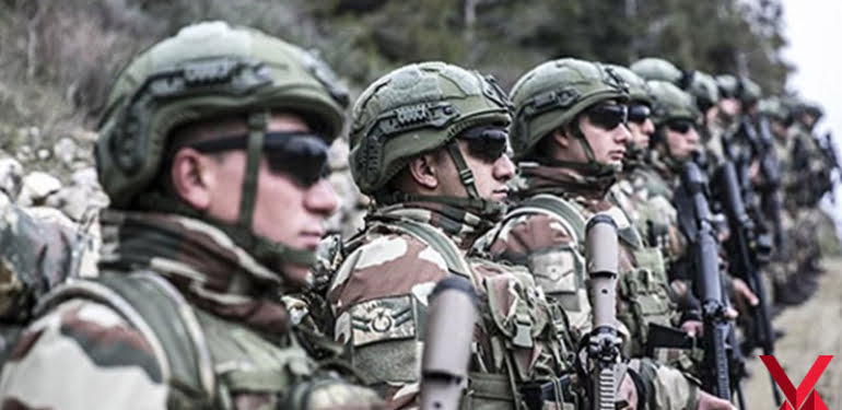 milli-savunma-bakanligi-acikladi-baris-pinari-harekati-icin-binlerce-kisi-bakanligin-kapisini-caldi-h1571830839-91daa3