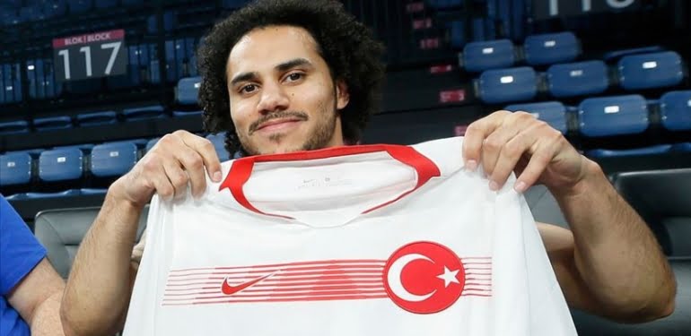 Milli Takım’da forma giyecek mi? Larkin’den açıklama geldi