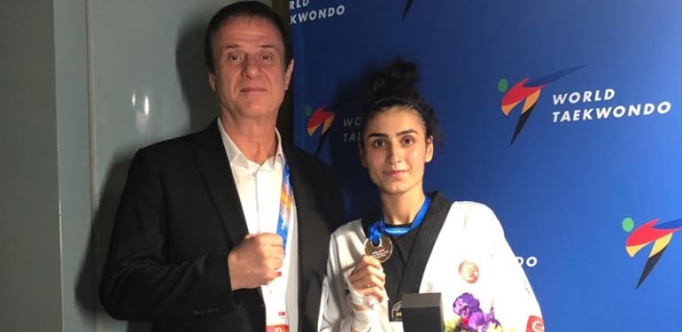 milli-tekvandocu-hatice-kubra-ilgunden-altin-madalya