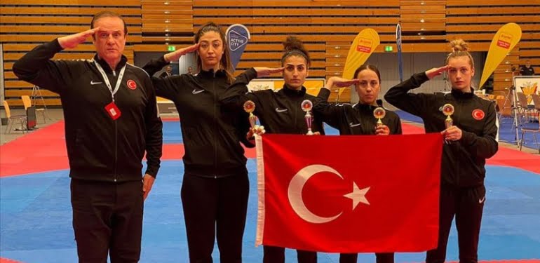 Milli tekvandocular madalyayı şehitlere adadı