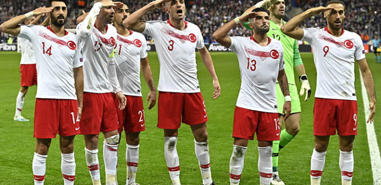 Mehmetçik’e selam liderliğe devam