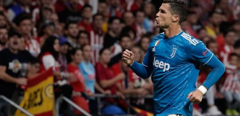 Milyar dolarlık ilk futbolcu