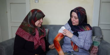 misafiri-yalniz-biraktin-deyip-2-cocuk-annesi-esini-sicak-suyla-hasladi-_5244_dhaphoto2