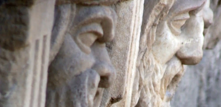 2 bin 200 yıllık mitolojik masklar bulundu