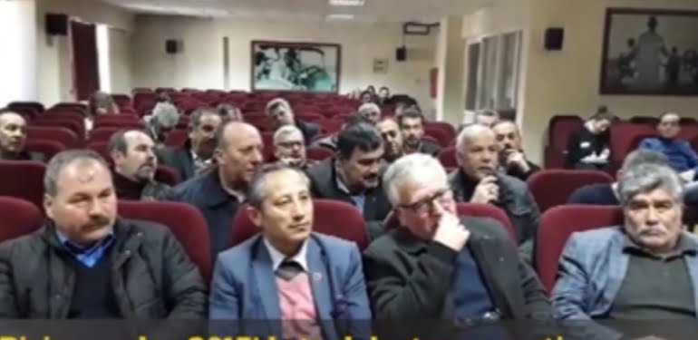 VİDEO- Salon buz kesti… AKP milletvekilinden muhtara çok ağır hakaretler!