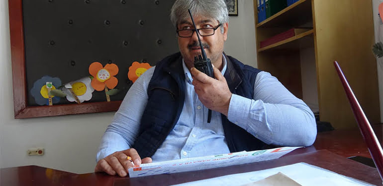 Muhtardan Ege şivesiyle ‘evde kalın’ uyarısı: Dinlemeseniz, ölüp gidesiniz