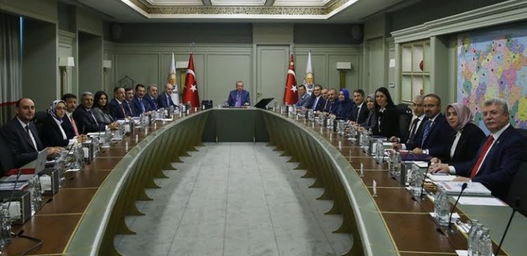 AKP’de ‘Kim getirdi?’ tartışması… O vekile referans olandan da hesap sorulsun!