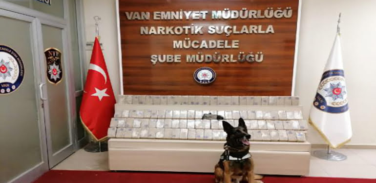 Emniyet ekipleri minibüsün zulasını buldu