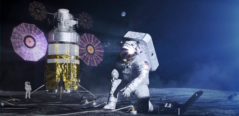 NASA Ay uzay giysisini tanıttı
