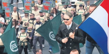neo-nazilerden-govde-gosterisi