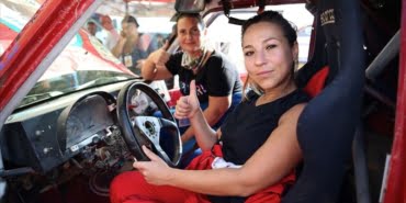 off-road-un-kadin-pilotlari-pistin-tozunu-attiriyor