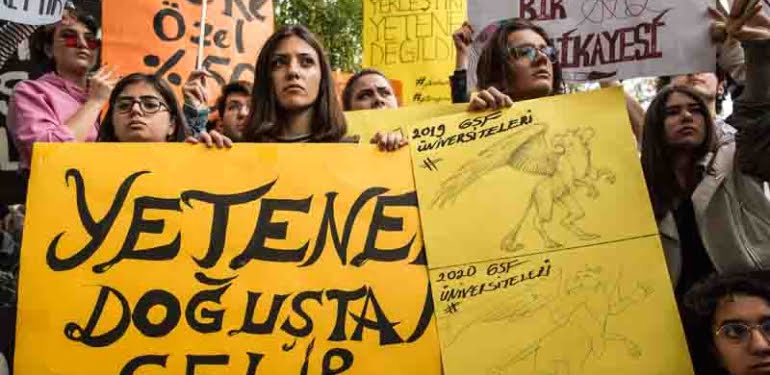 YÖK’e protesto: Yetenek optikle ölçülemez
