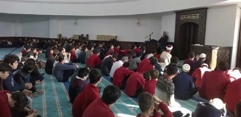 Okullara cuma namazı düzenlemesi