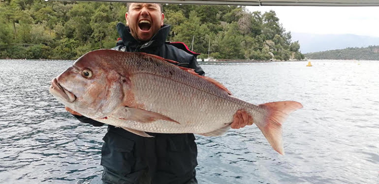 Oltayla 13 kilo 890 gramlık trança balığı yakaladı