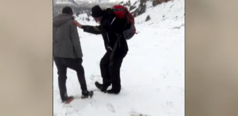 Önce donmaktan kurtardı, sonra botunu verdi