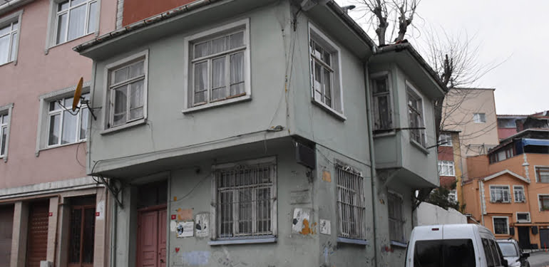 Orhan Kemal’in bir süre yaşadığı ev yıkılma tehlikesinde