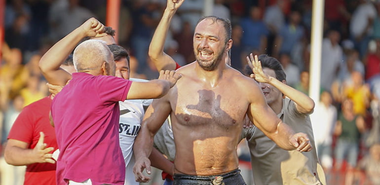 Elmalı’nın başpehlivanı Ali Gürbüz