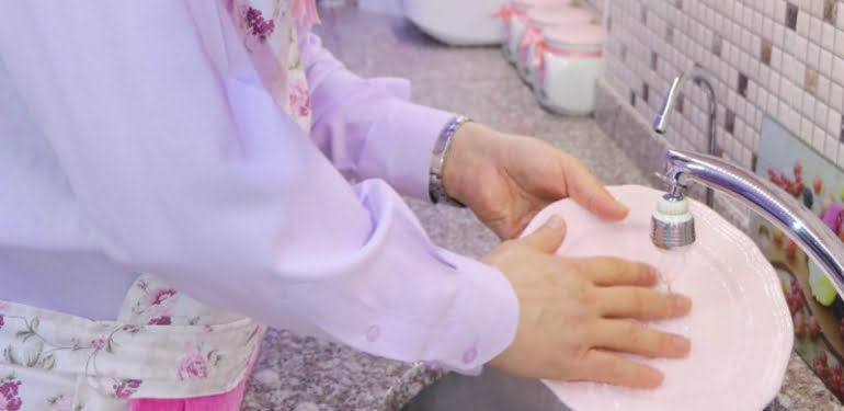 Bu da ‘kılıbık’ erkek… Karısı istedi diye…