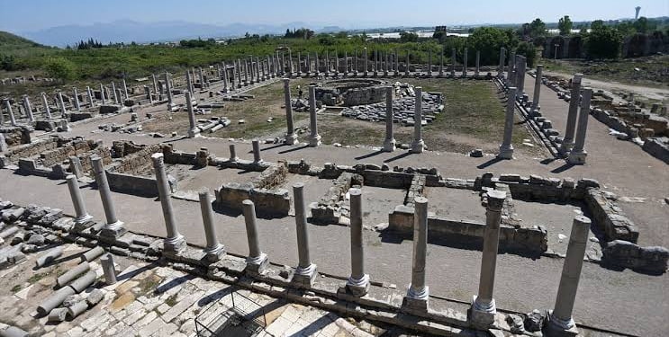 Arkeoloji dünyası yasa boğuldu