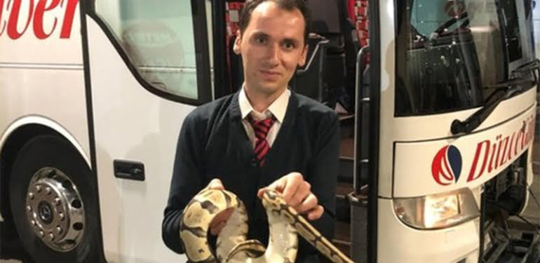 Yolcu otobüsünde piton paniği!