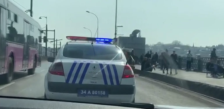 İstanbul polisinden vatandaşlara “Zaruri olmadıkça dışarı çıkmayın” uyarısı