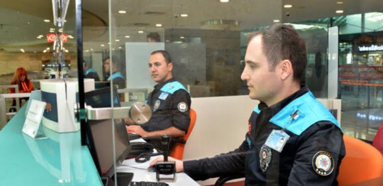 polislere-turkuaz-modasi