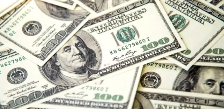 Dolar rekor kırdı… Tarihi seviyeyi aştı