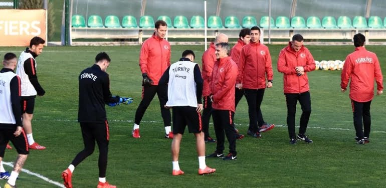 Şenol Güneş 11’ini hazırladı