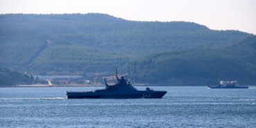 rus-askeri-gemileri-pes-pese-canakkale-bogazindan-gecti_9973_dhaphoto2