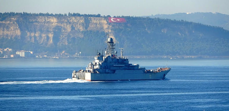 Rus savaş gemisi Azov, Çanakkale Boğazı’ndan geçti